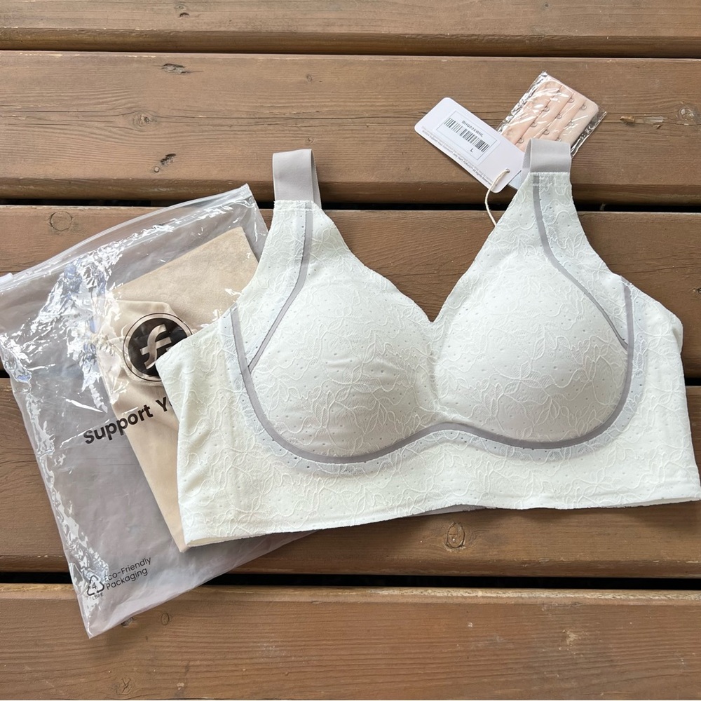 Forlest Dahlia White & Gray Bra - Size L   (NWT)